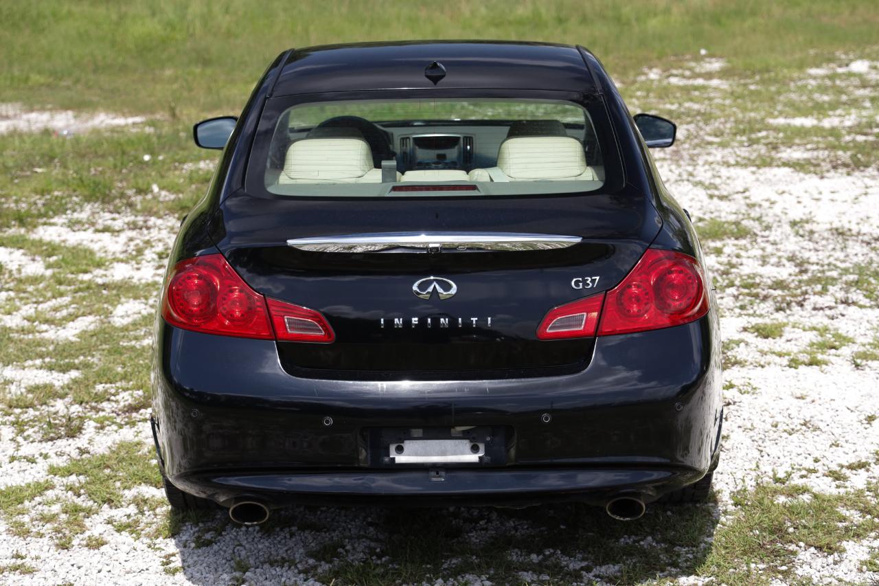 Infiniti G37 Sedan  2011