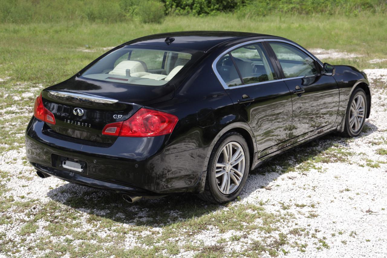 Infiniti G37 Sedan  2011