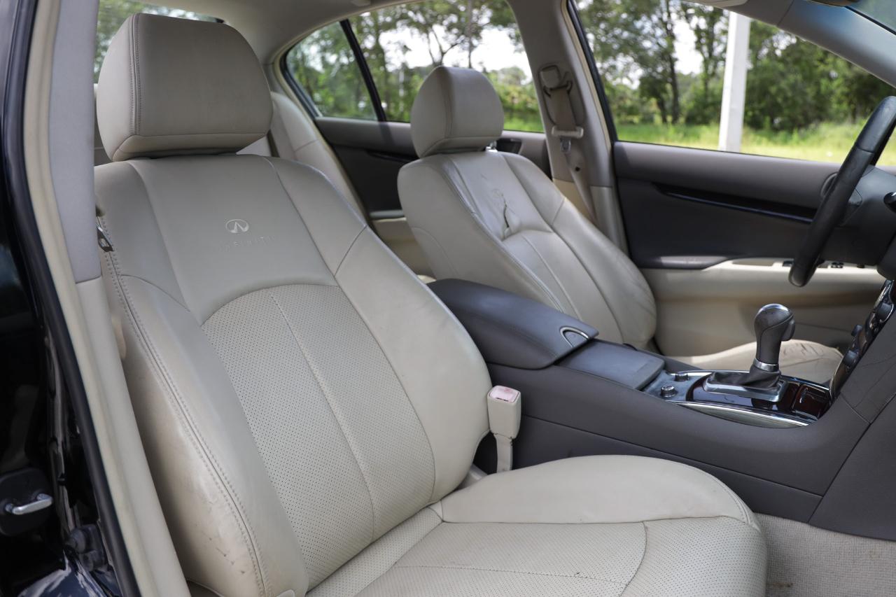 Infiniti G37 Sedan  2011