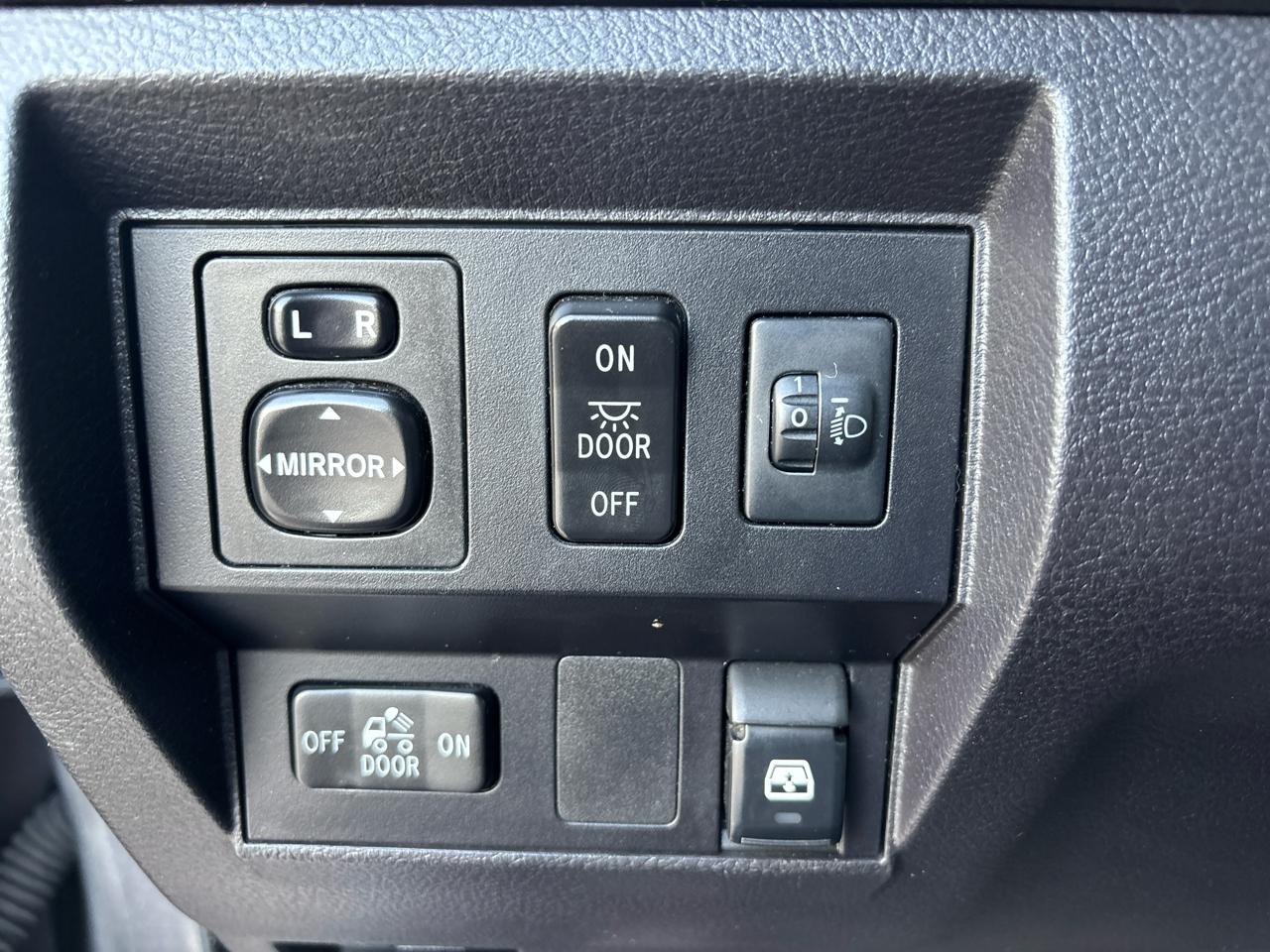 Toyota Tundra 2WD Truck  2016