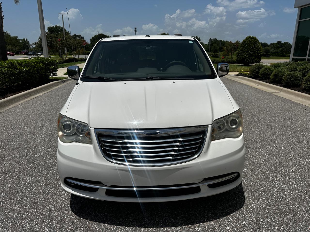 Chrysler Town & Country Limited 2011