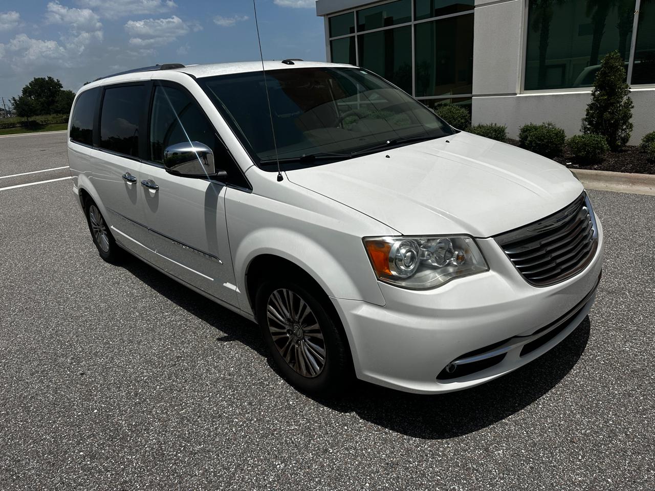 Chrysler Town & Country Limited 2011