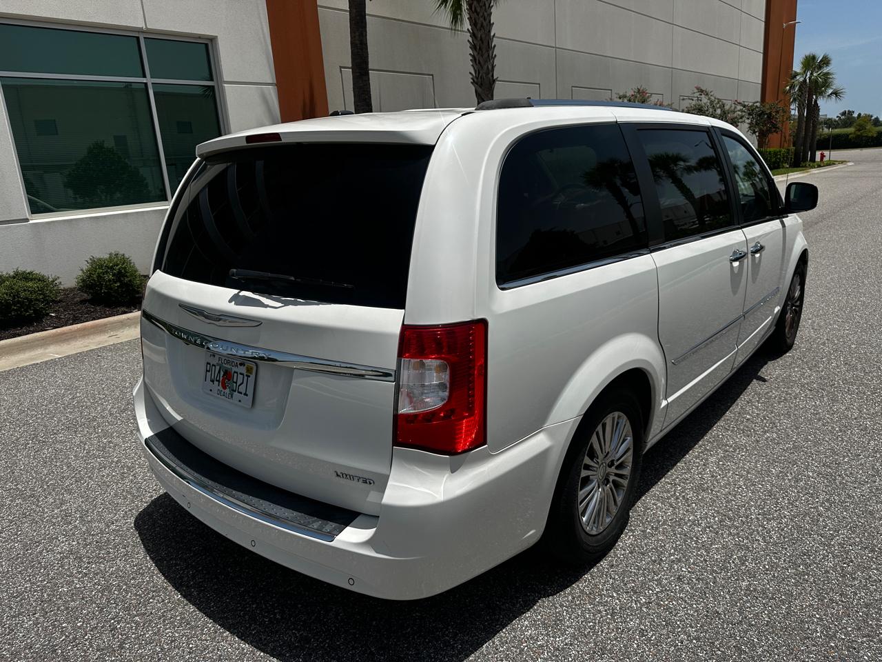 Chrysler Town & Country Limited 2011