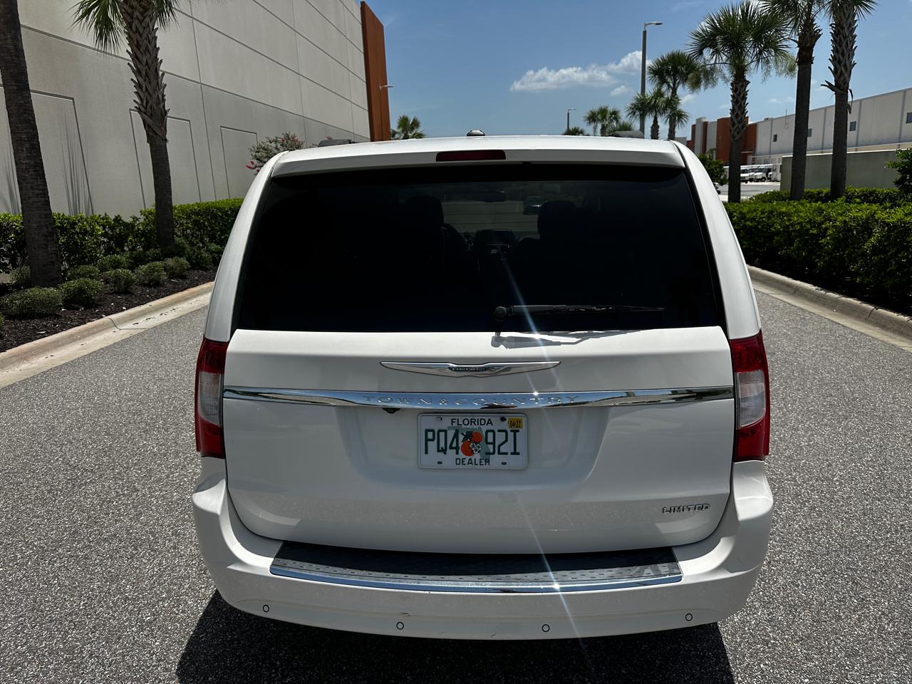 Chrysler Town & Country Limited 2011