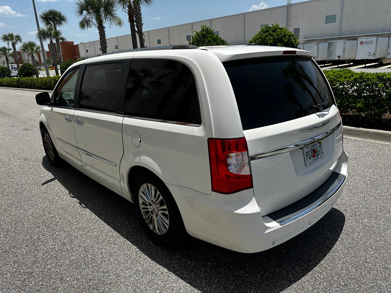 Chrysler Town & Country Limited 2011