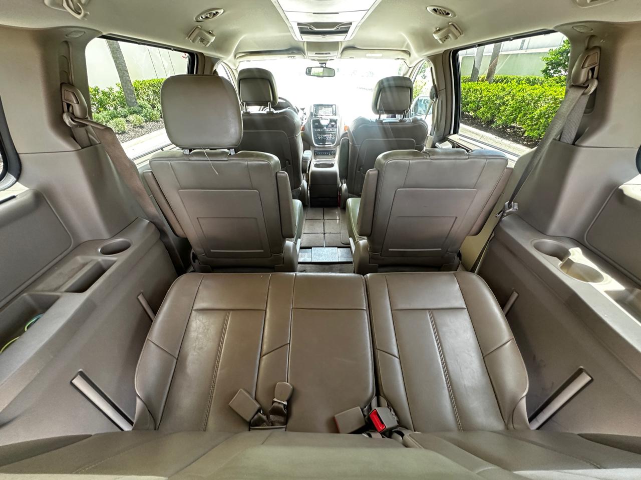 Chrysler Town & Country Limited 2011