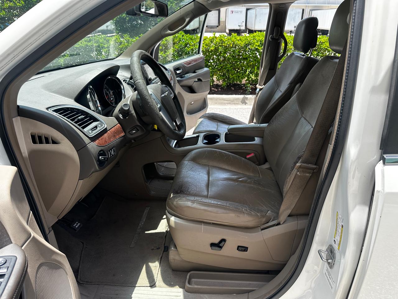 Chrysler Town & Country Limited 2011