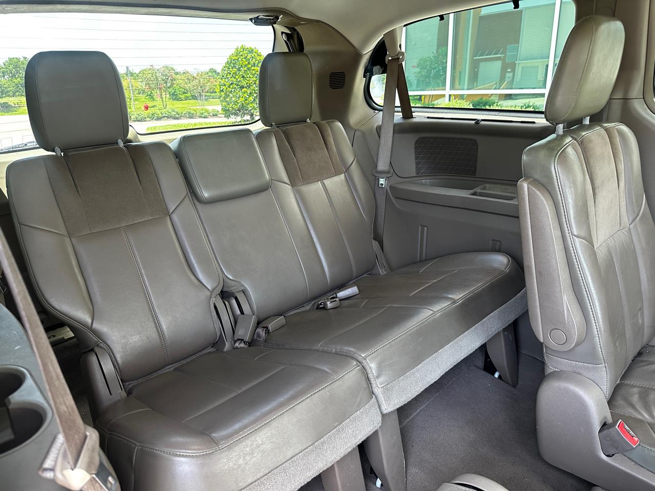Chrysler Town & Country Limited 2011