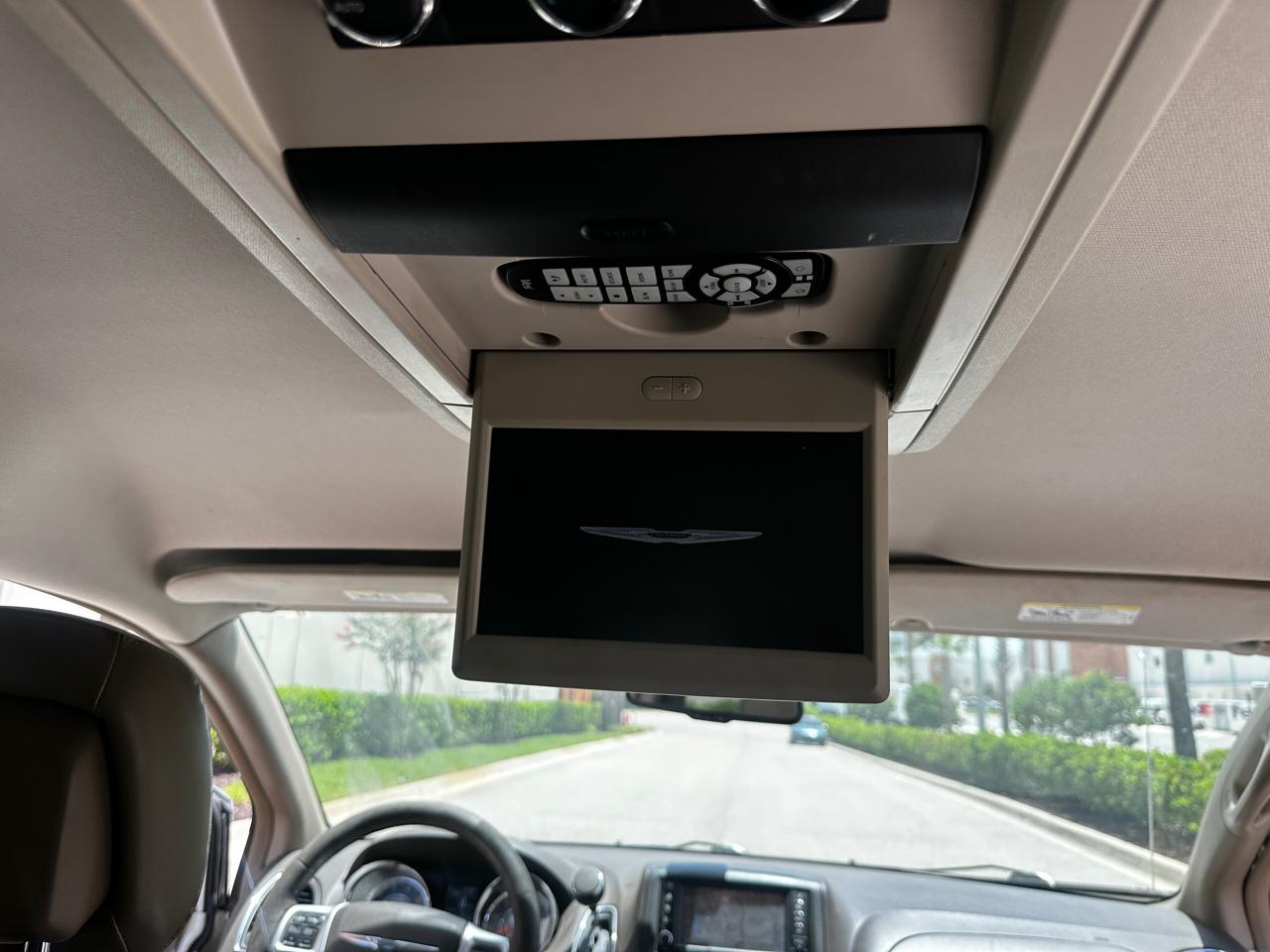 Chrysler Town & Country Limited 2011