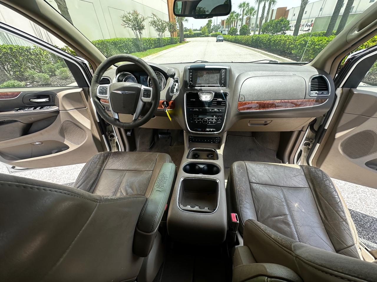 Chrysler Town & Country Limited 2011
