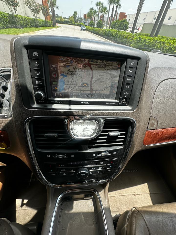 Chrysler Town & Country Limited 2011
