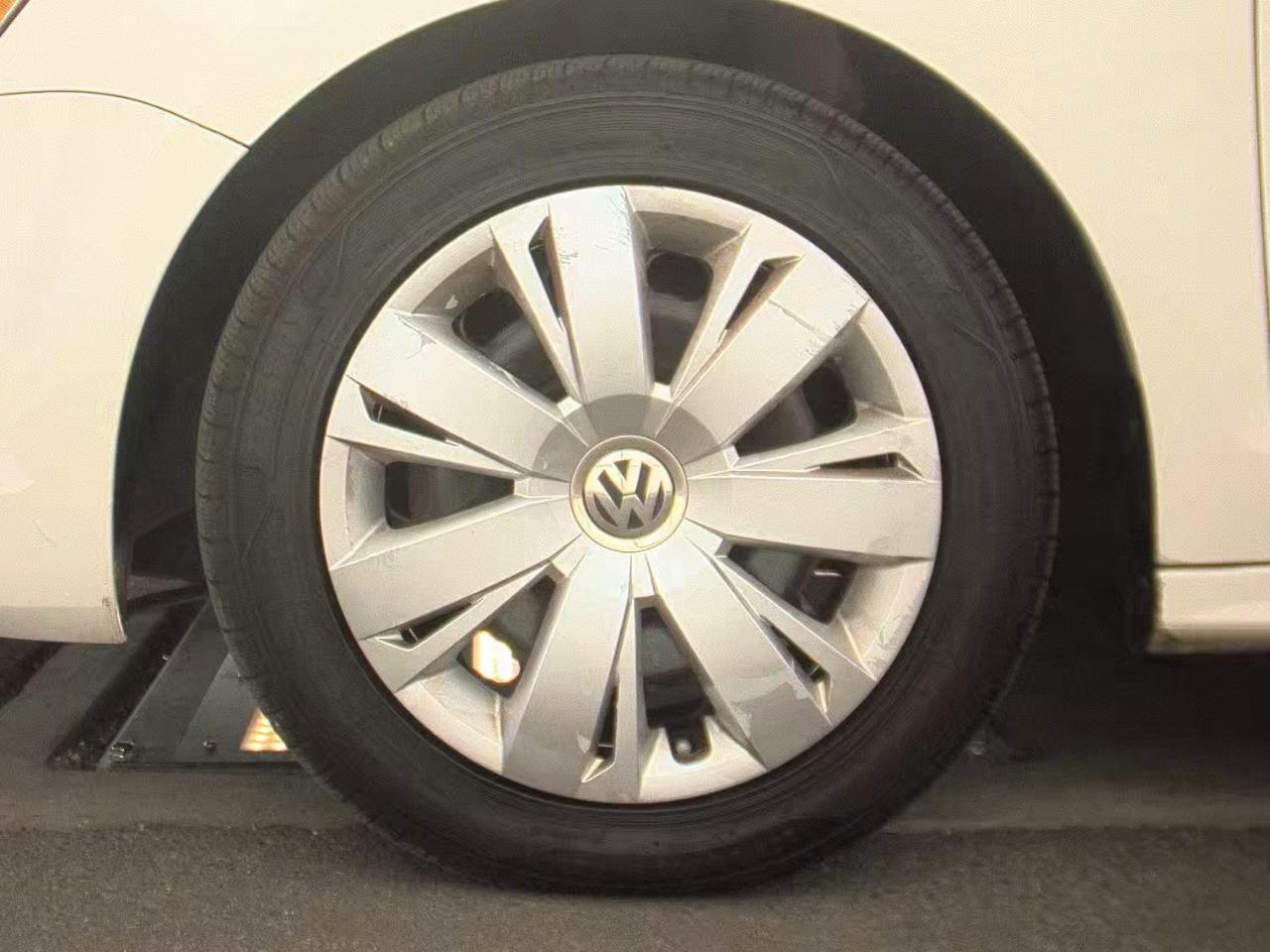 Volkswagen Jetta Sedan  2012