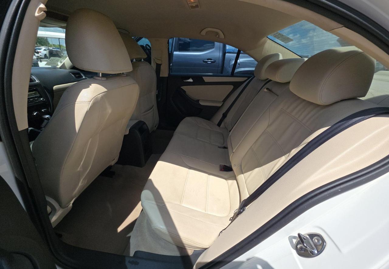 Volkswagen Jetta Sedan  2012