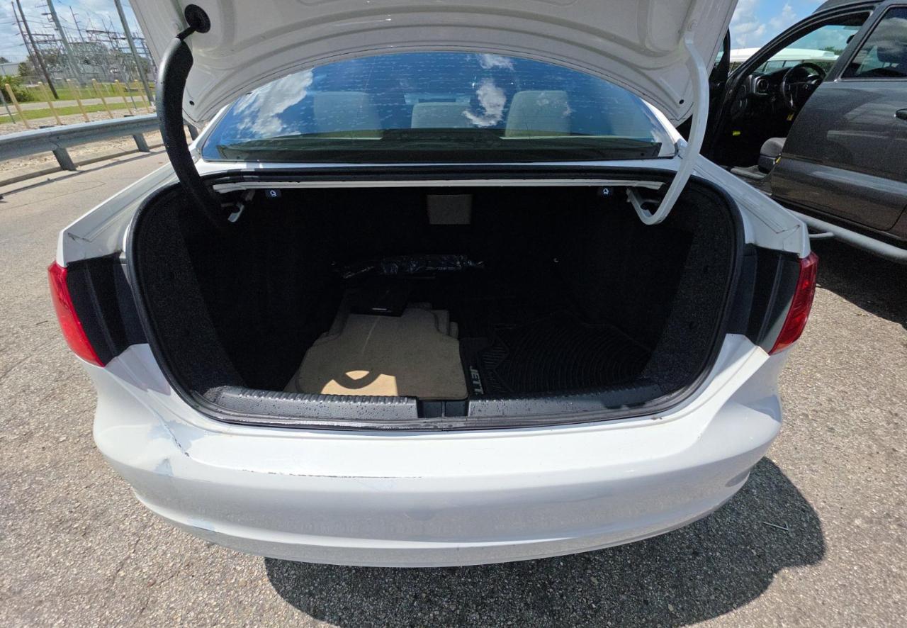 Volkswagen Jetta Sedan  2012