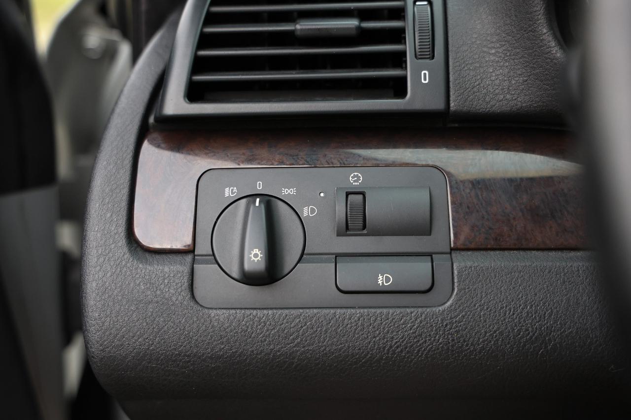BMW 3 Series  2002