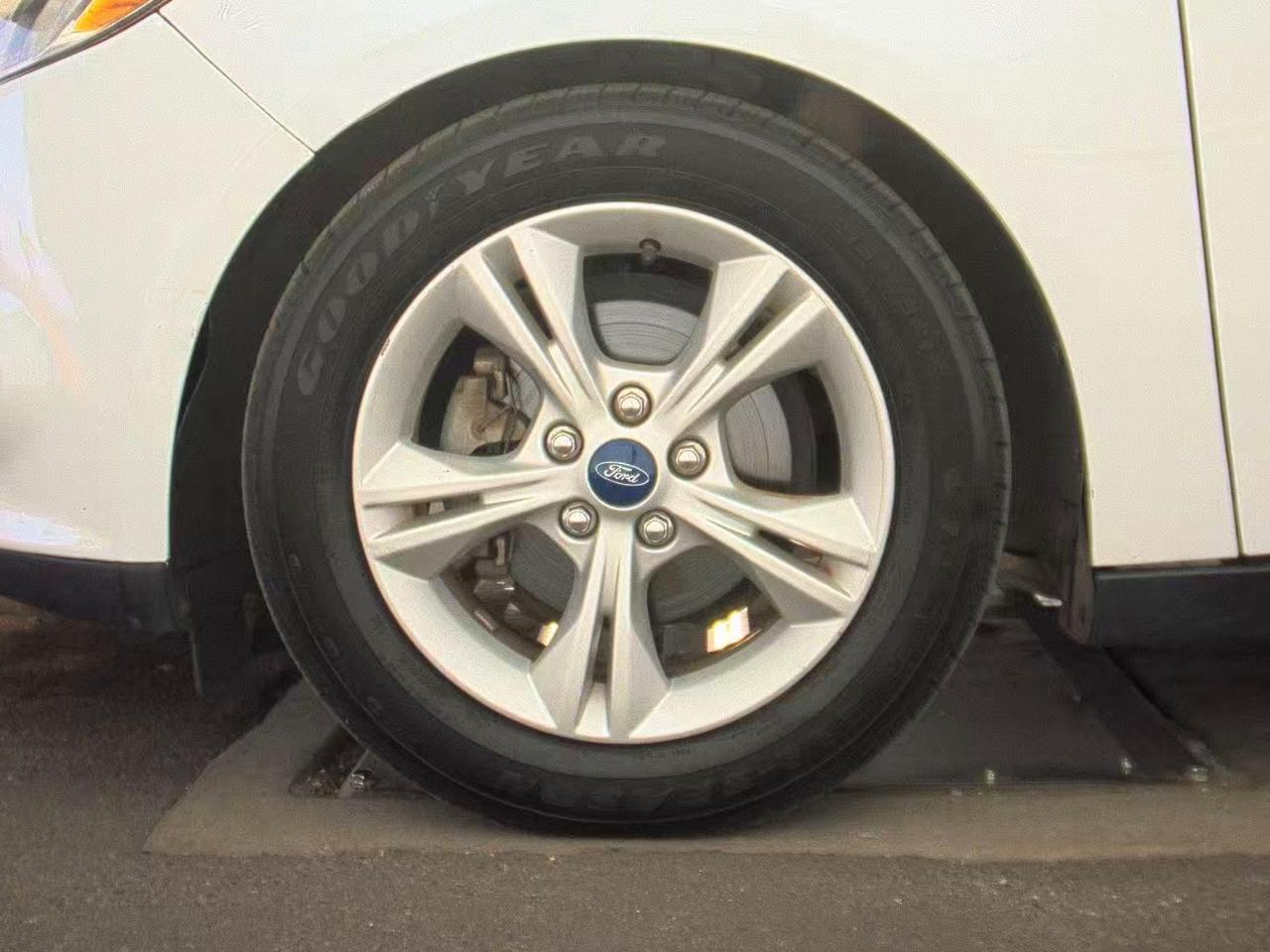 Ford Focus  2014