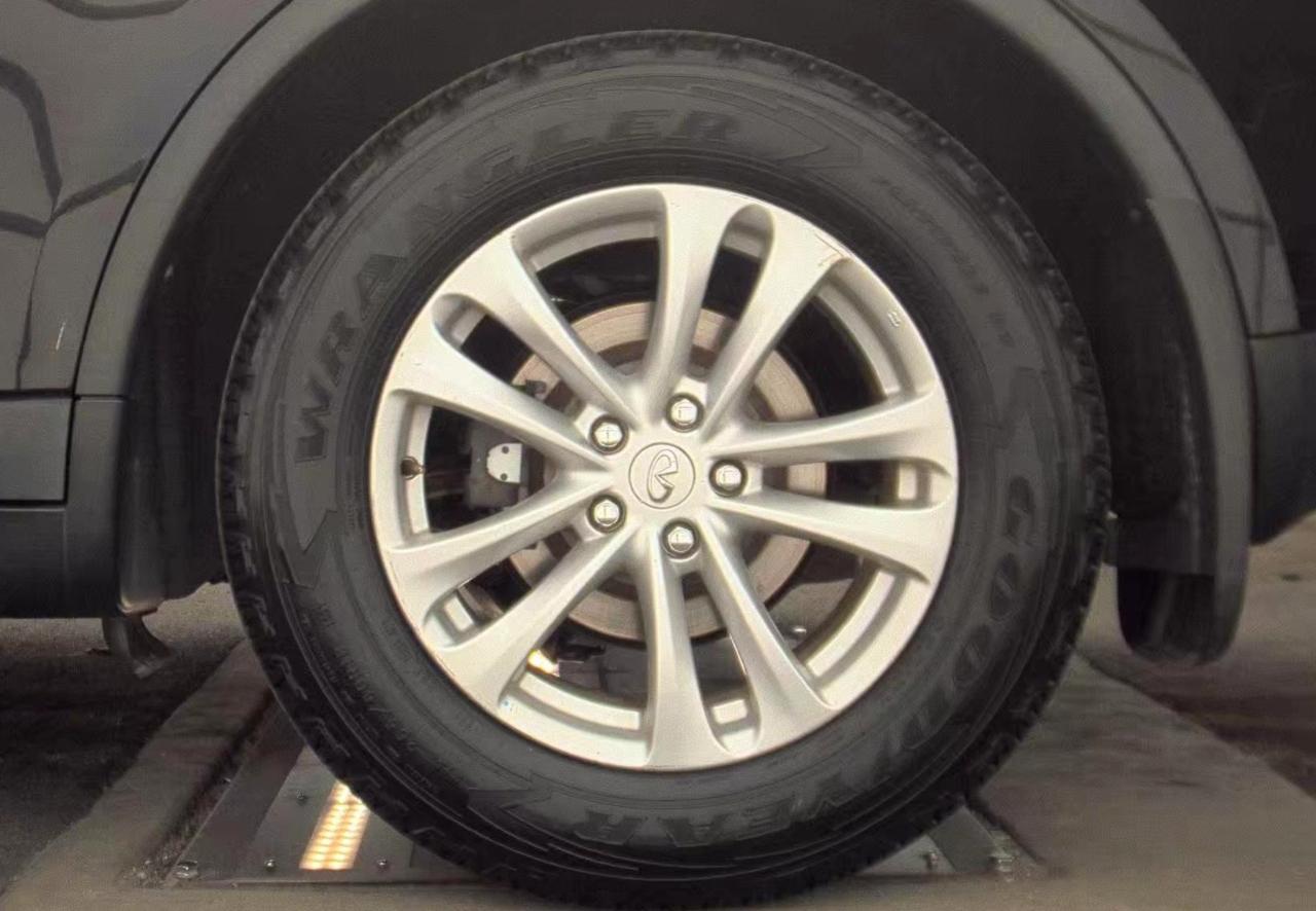 Infiniti FX35  2012