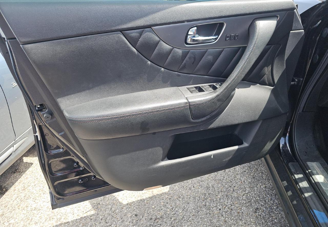 Infiniti FX35  2012