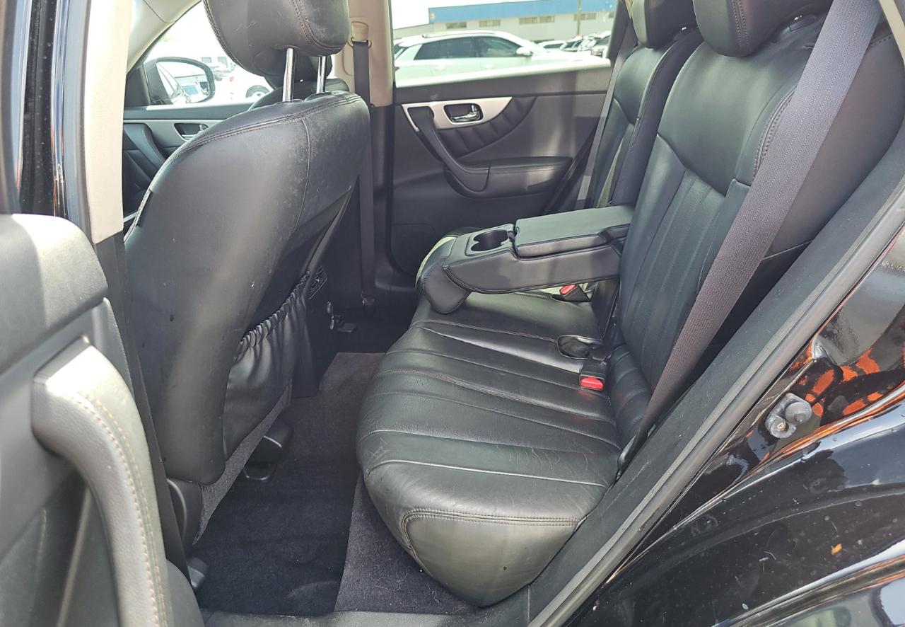 Infiniti FX35  2012