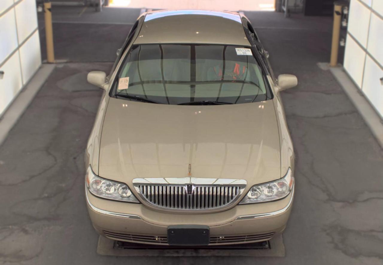 Lincoln Town Car  2004