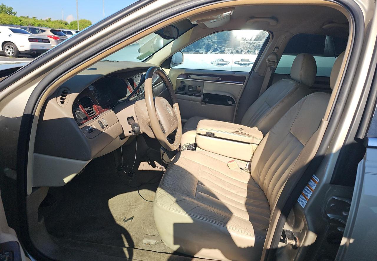 Lincoln Town Car  2004