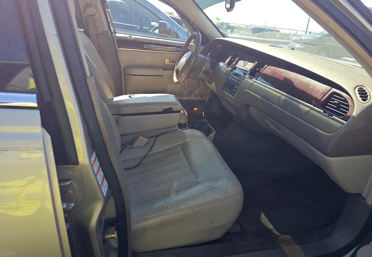 Lincoln Town Car  2004