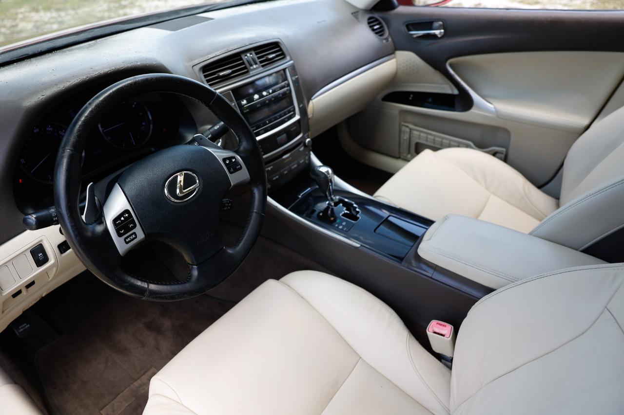 Lexus IS 250  2012