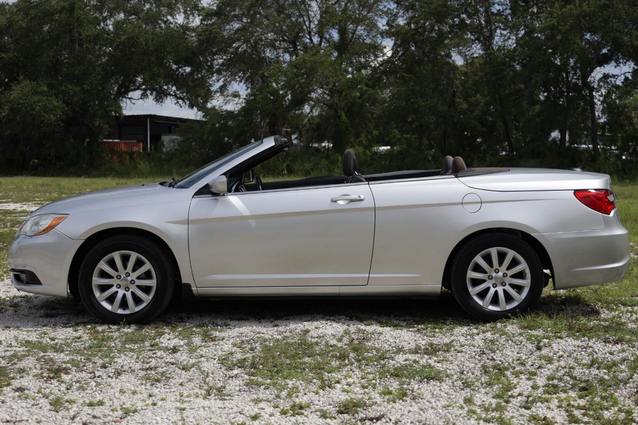 Chrysler 200  2011