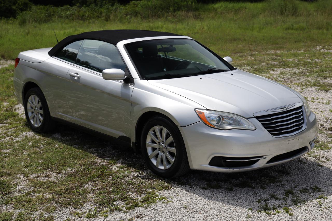 Chrysler 200  2011