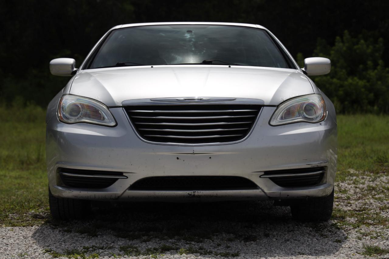 Chrysler 200  2011