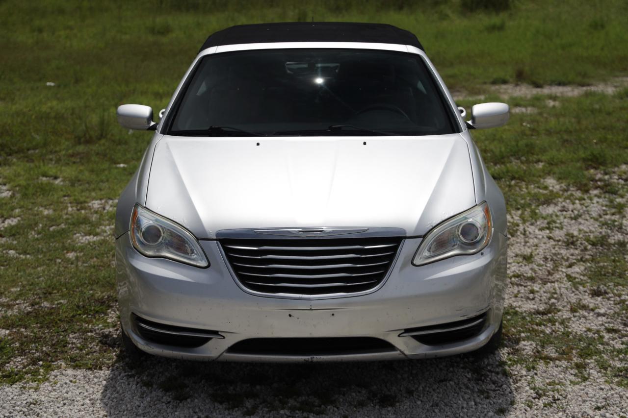 Chrysler 200  2011