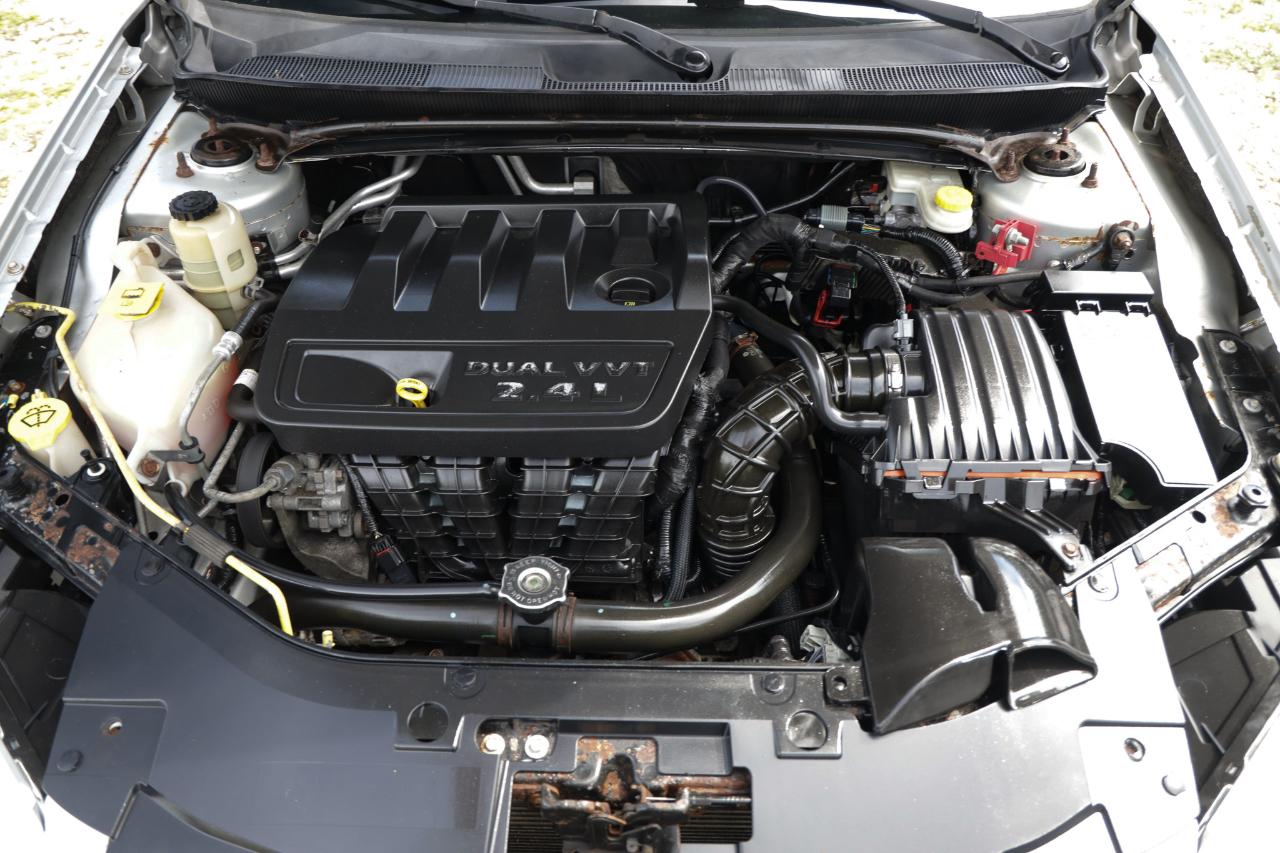 Chrysler 200  2011