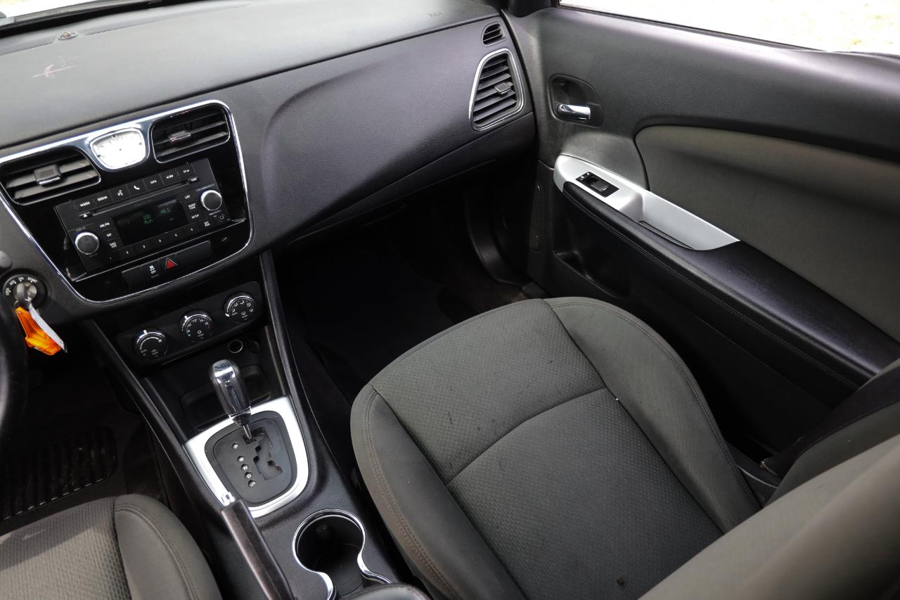 Chrysler 200  2011