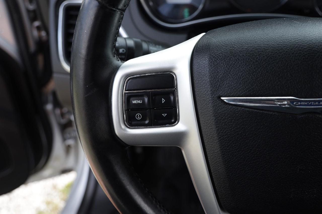 Chrysler 200  2011