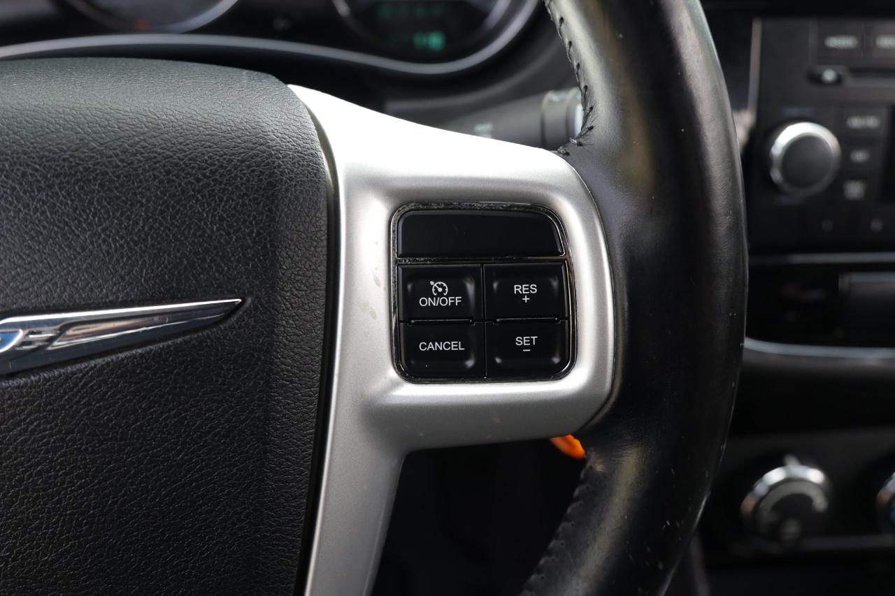 Chrysler 200  2011