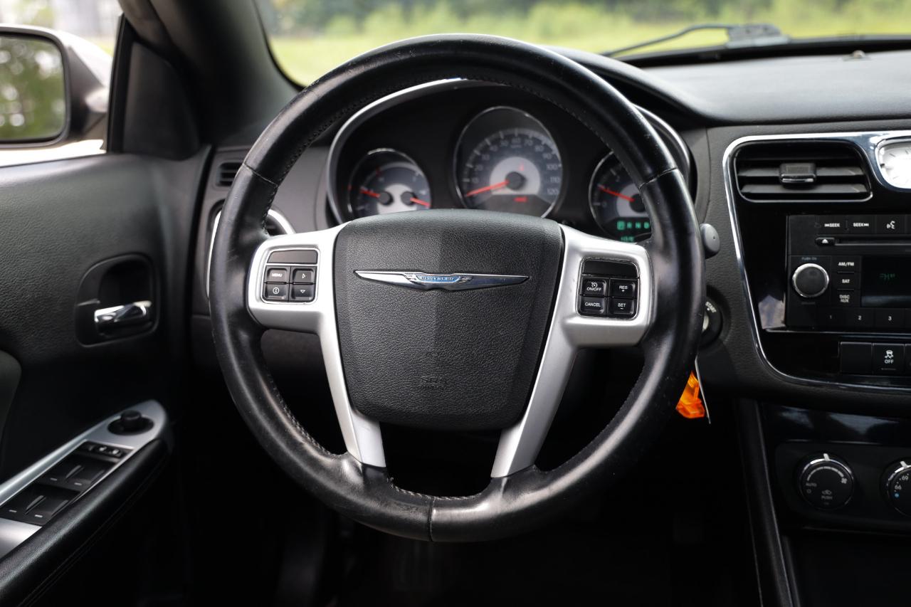 Chrysler 200  2011