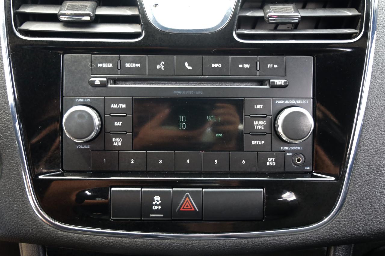 Chrysler 200  2011