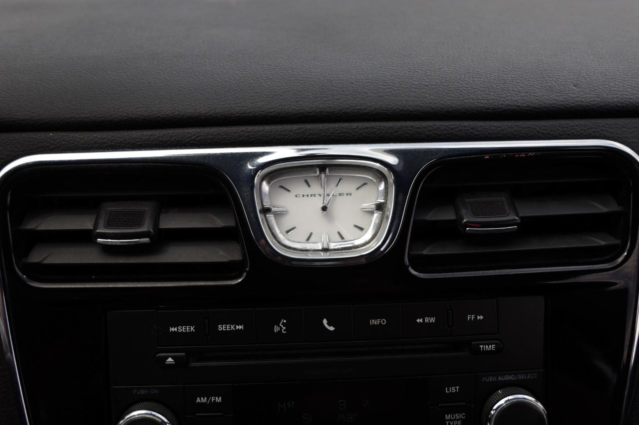 Chrysler 200  2011