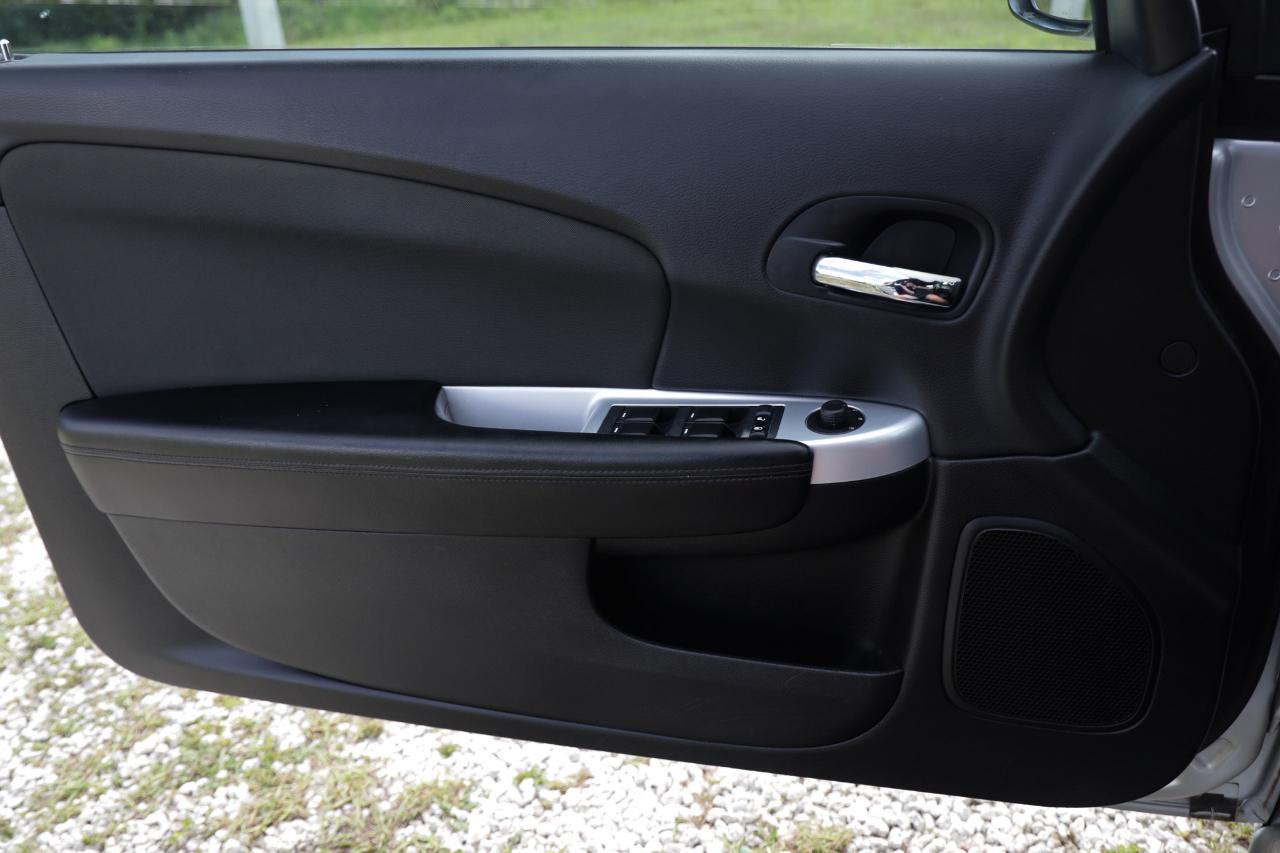 Chrysler 200  2011