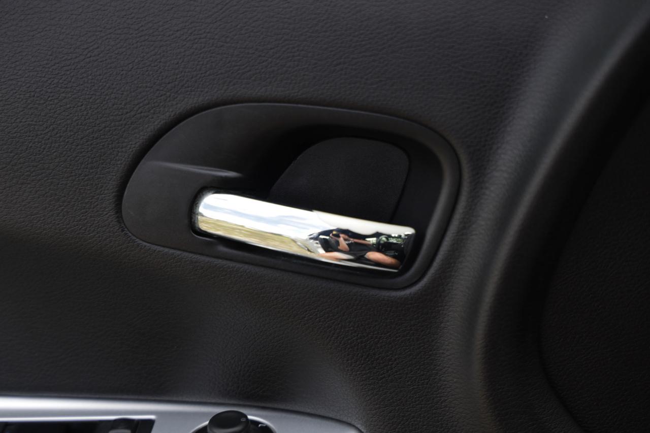 Chrysler 200  2011