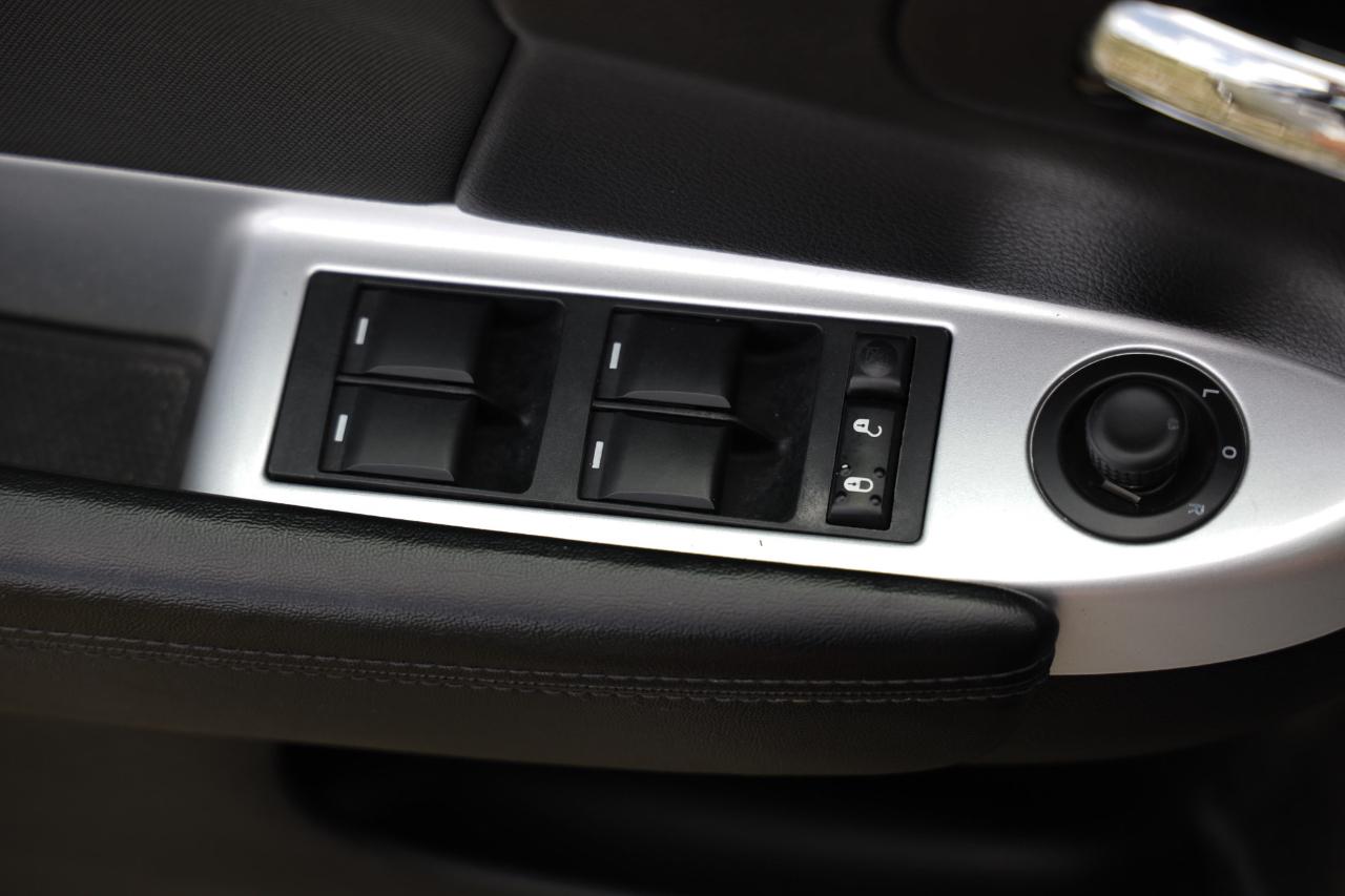 Chrysler 200  2011