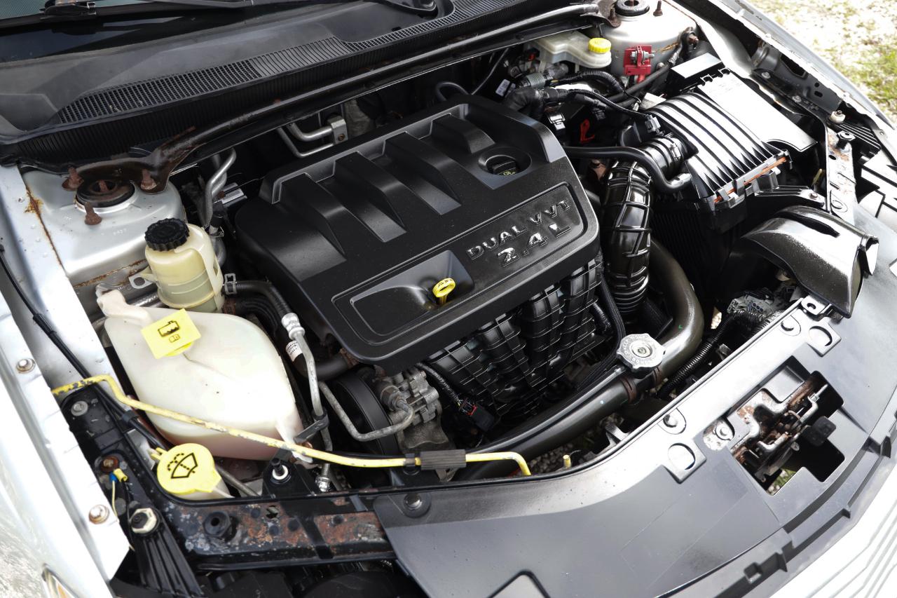 Chrysler 200  2011