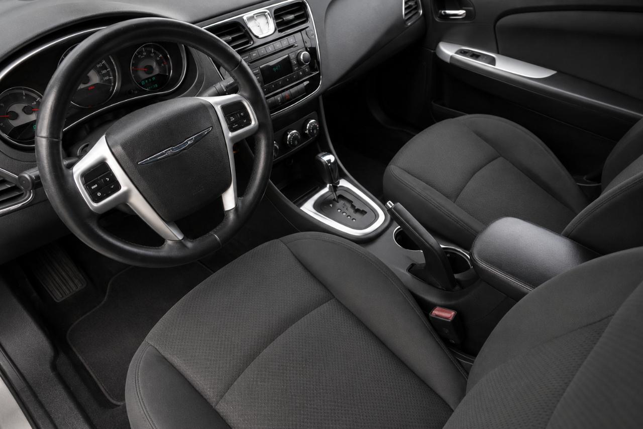 Chrysler 200  2011