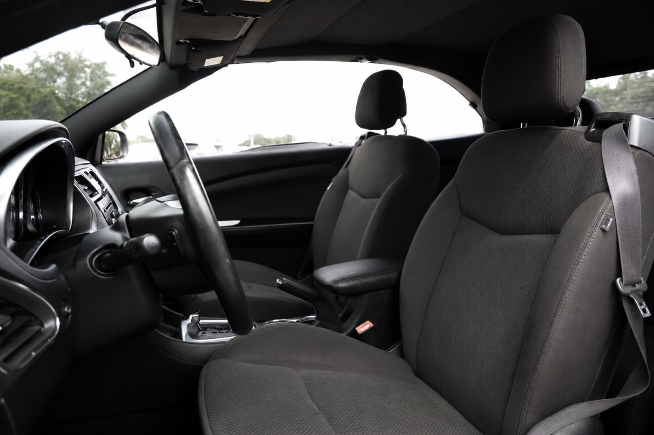 Chrysler 200  2011
