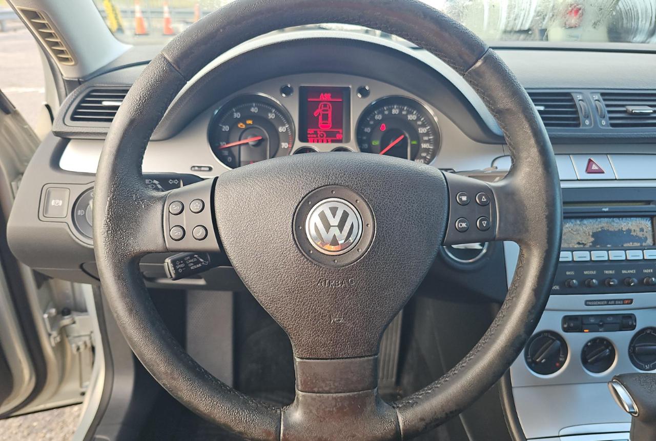 Volkswagen Passat Sedan  2009