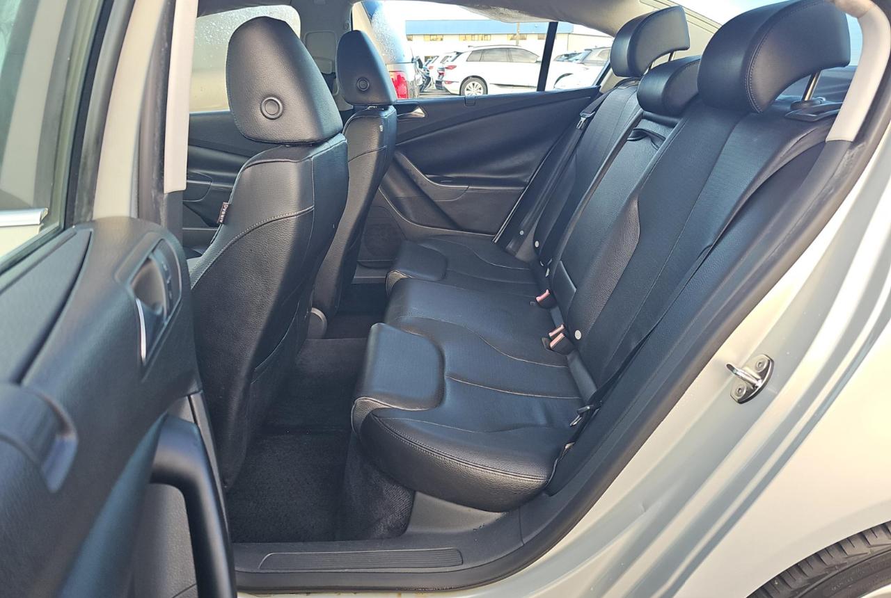 Volkswagen Passat Sedan  2009