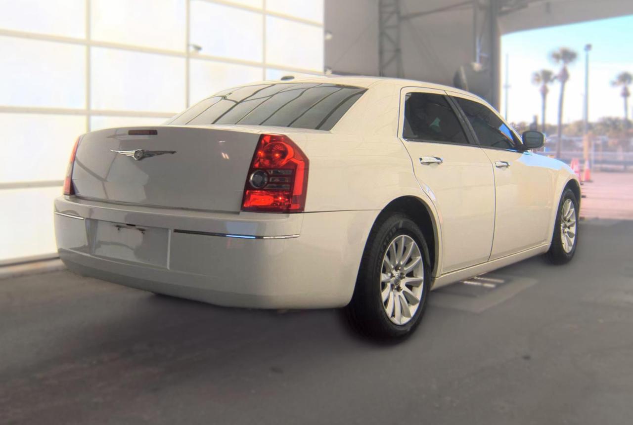 Chrysler 300  2010