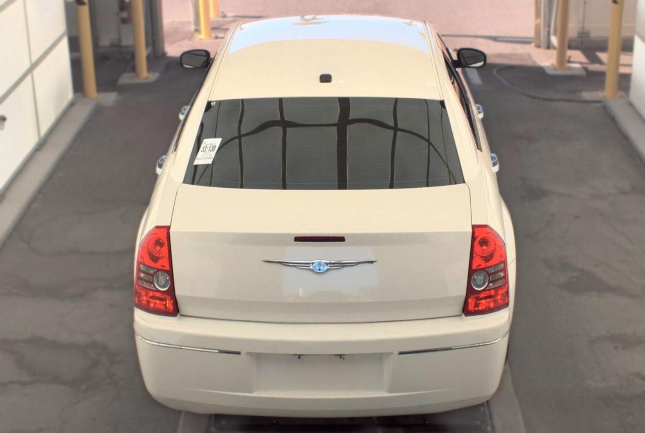 Chrysler 300  2010