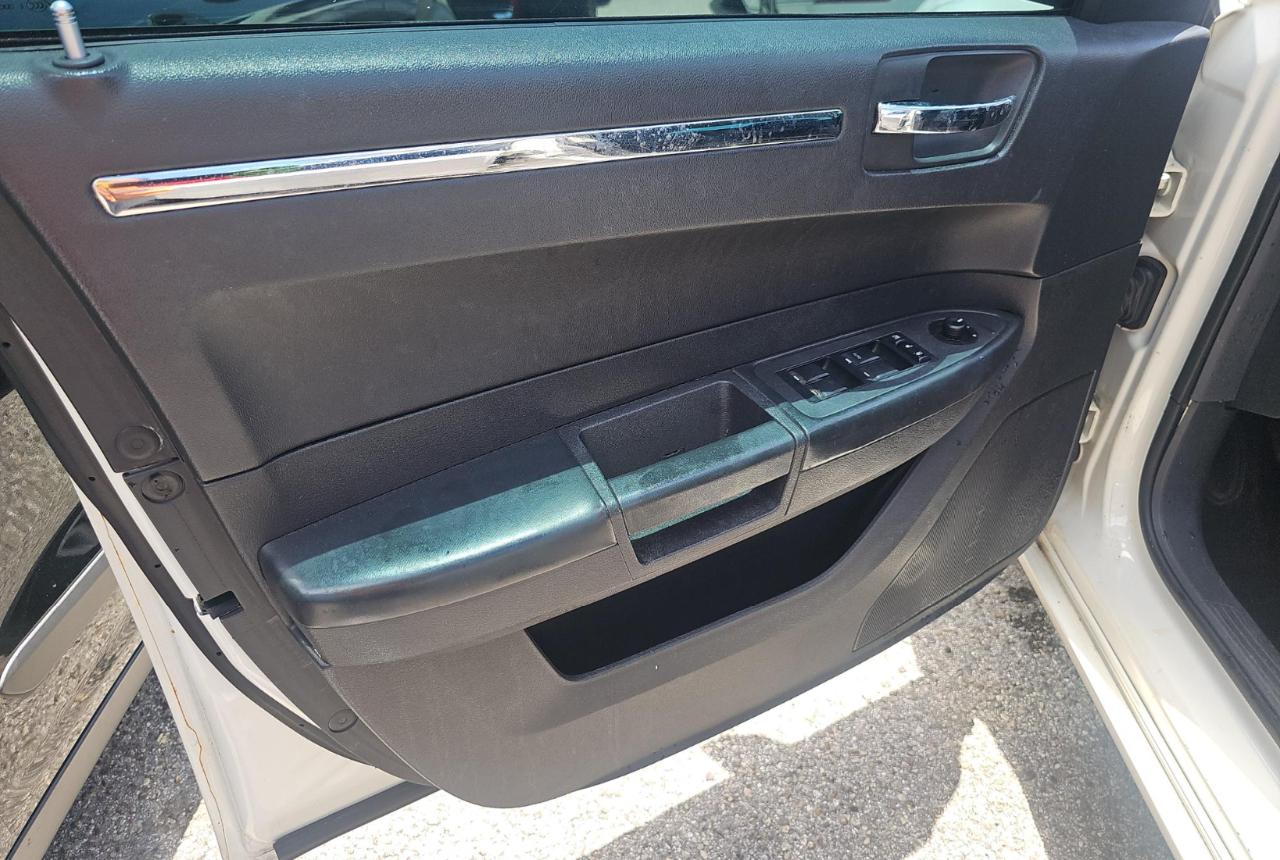 Chrysler 300  2010