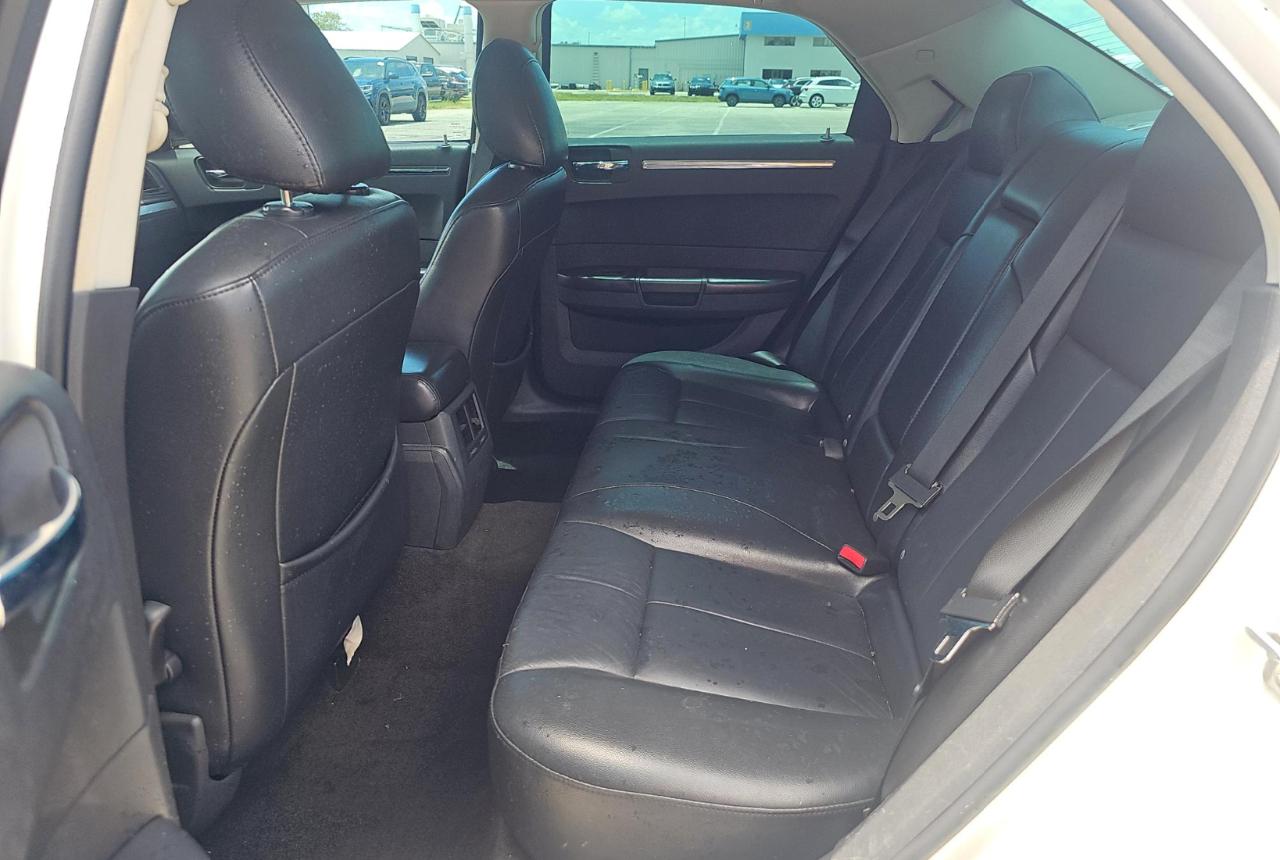 Chrysler 300  2010